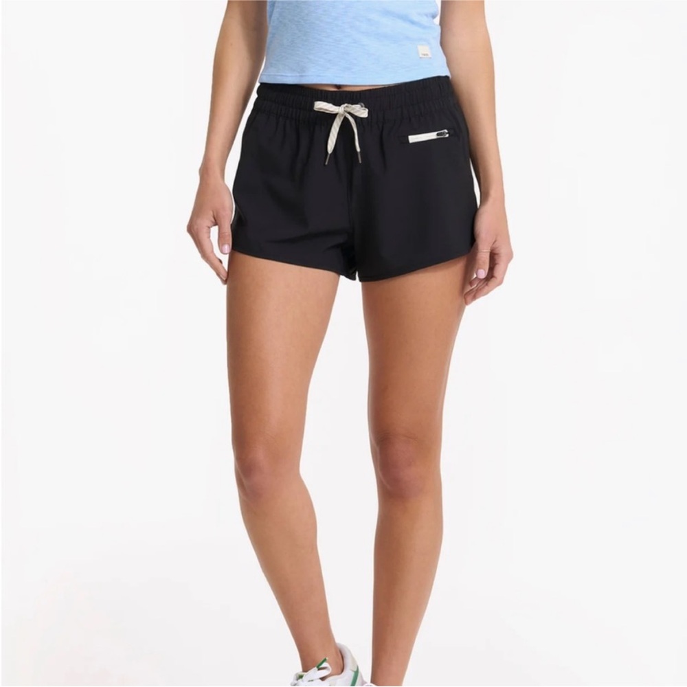Vuori Clementine 2.0 Shorts in Black